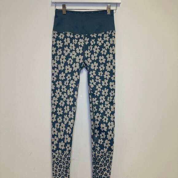 Spiritual Gangster Love Sculpt Jacquard Legging in Blue Daisy Print XS/S - Picture 9 of 9